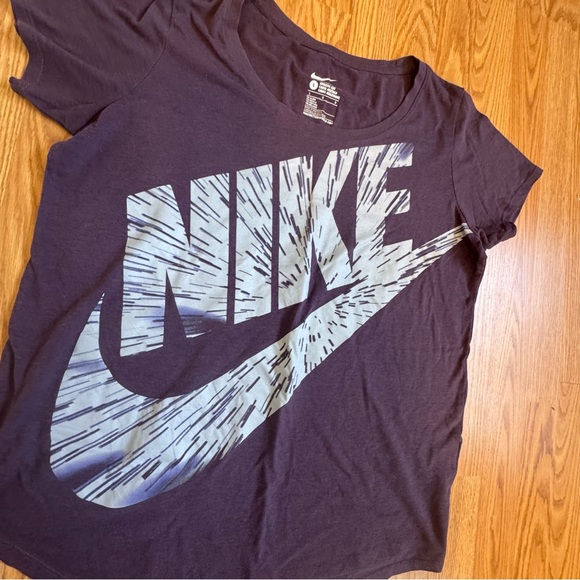 Men’s Nike Black Graphic T-Shirt L - Picture 2 of 5